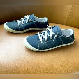 Time and Tru navy blue sneakers size 9.5